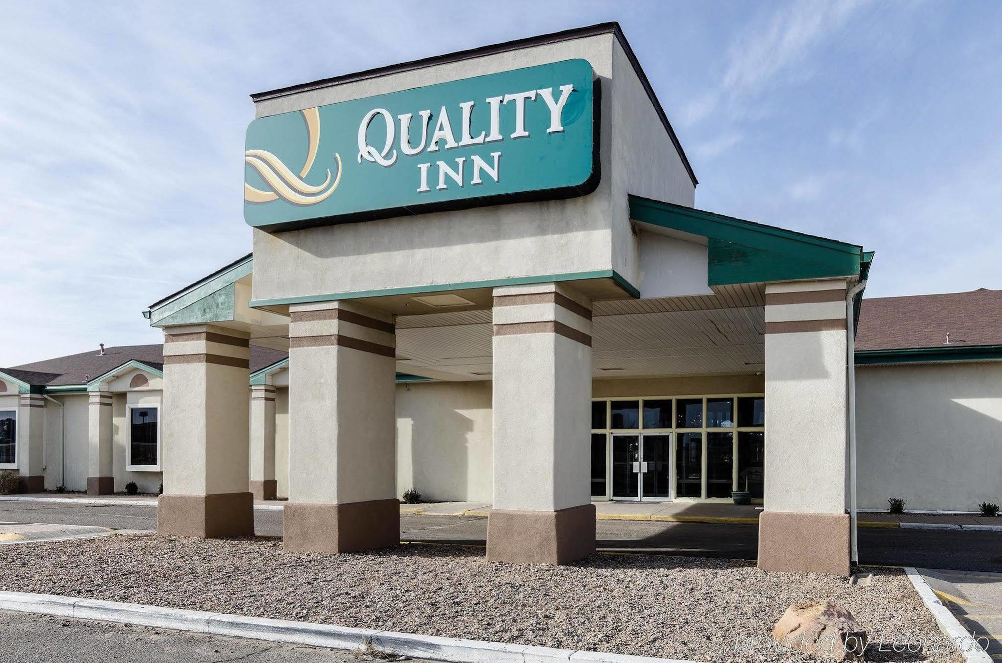 Colby Inn And Suites Exterior foto